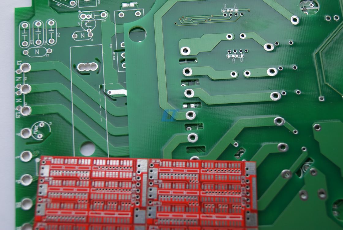 Hochstrom-Schwerkopfer-PCB mit roter Lötmaske für Flugzeugkontrollbrett