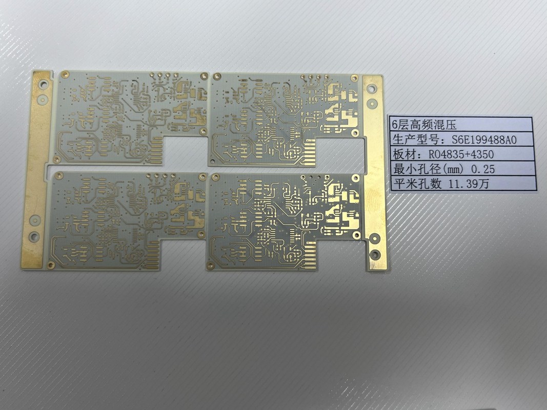 Hybride PCB-Hochfrequenzkreisplatte mit 0,24 W/m-K Wärmeleitfähigkeit und Anzahl der Schichten