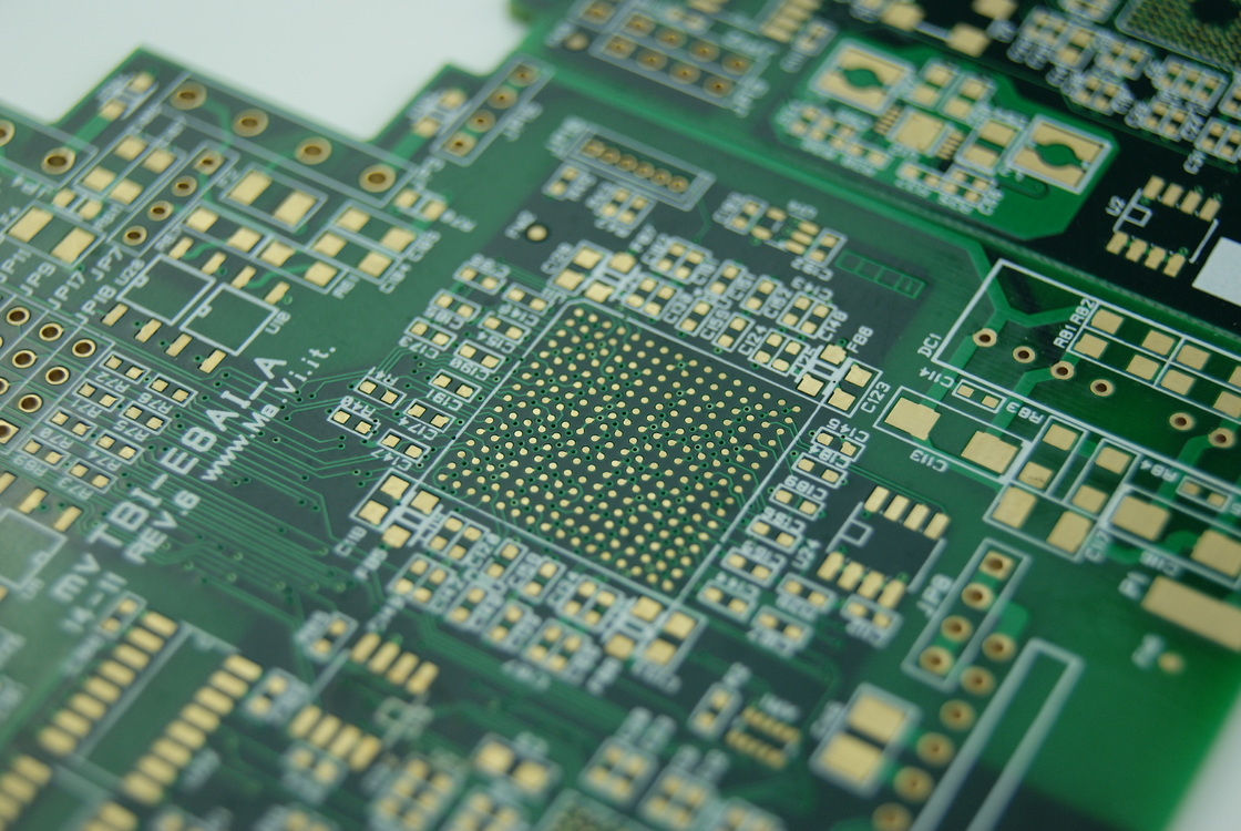 Mehrschicht-PCB-Board 1,6 mm Dicke Oberflächenmontage-Technologie und grüne Schweißmaske für eine höhere Leistung